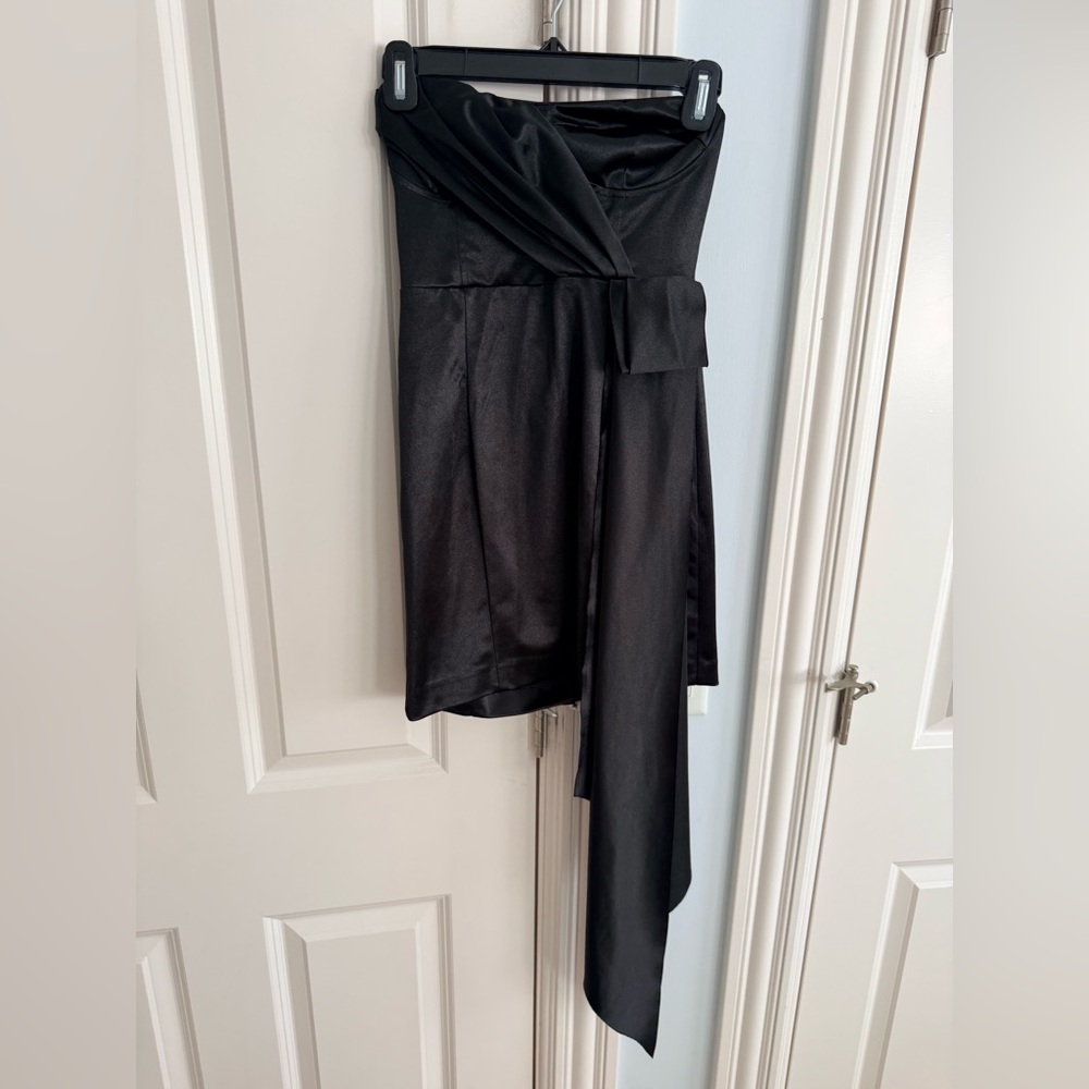 Chic Black Strapless Mini Dress